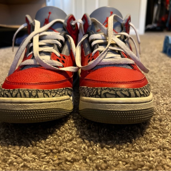 Jordan 3s - Picture 4 of 14